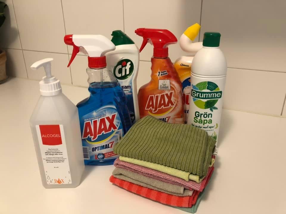 Cleaning products and microfiber cloths.